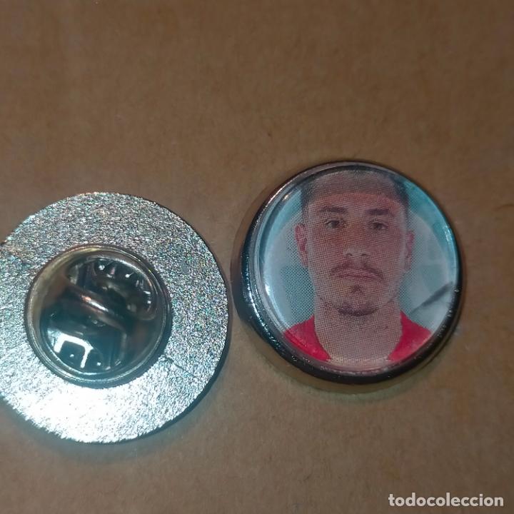 Pin's de collection: pin redondo metal - f&uacute;tbol equipo club Atl&eacute;tico de Madrid JUGADOR
