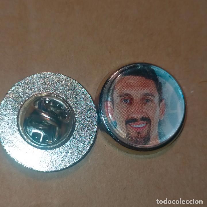 Pin's de collection: pin redondo metal - f&uacute;tbol equipo club Atl&eacute;tico de Madrid JUGADOR