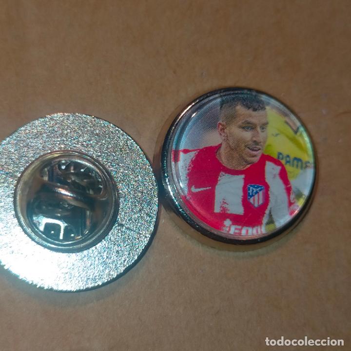 Pin's de collection: pin redondo metal - f&uacute;tbol equipo club Atl&eacute;tico de Madrid JUGADOR