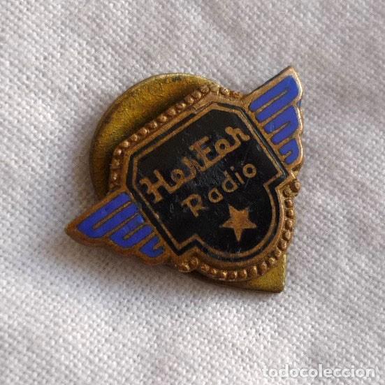 Pins e Spille di collezione: Pin de solapa Herfer Herfor Radio