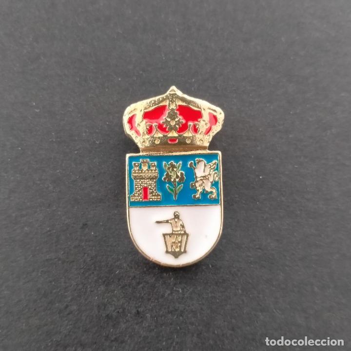 Pins de colecci&oacute;n: pin escudo Lepe (HUELVA)