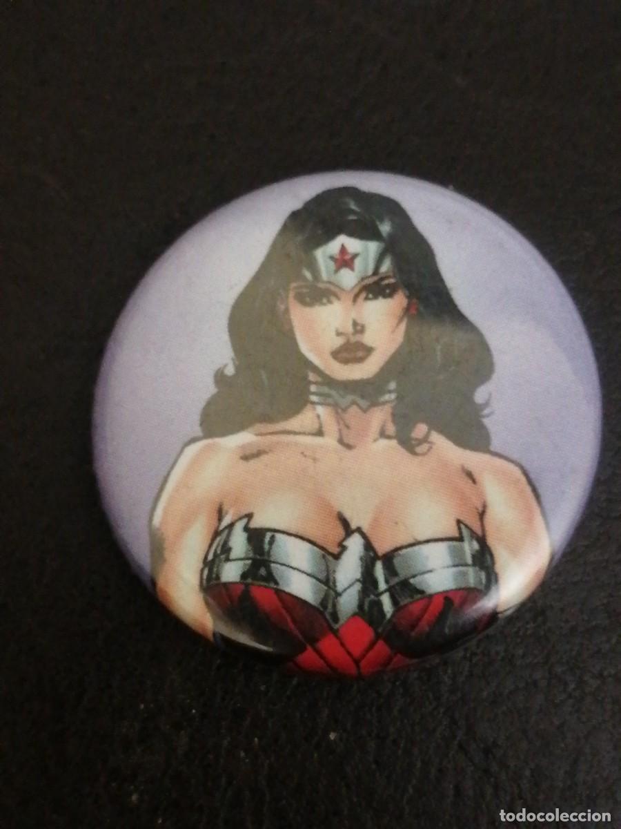 Pins de cole&ccedil;&atilde;o: Pin tipo chapa hero&iuml;na c&ograve;mic superheroe chica