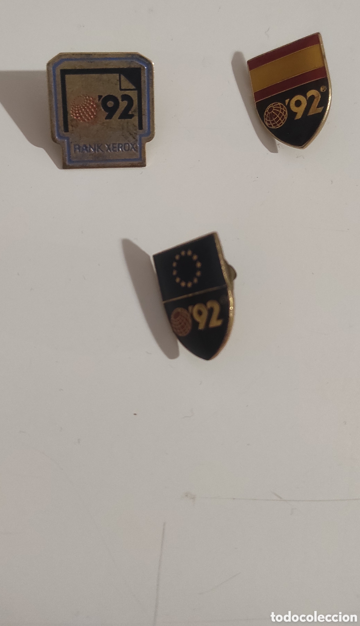Pins de colecci&oacute;n: Lote de 3 Pins Pin de la Expo de Sevilla Bandera de Espa&ntilde;a UE Europa Rank Xeron