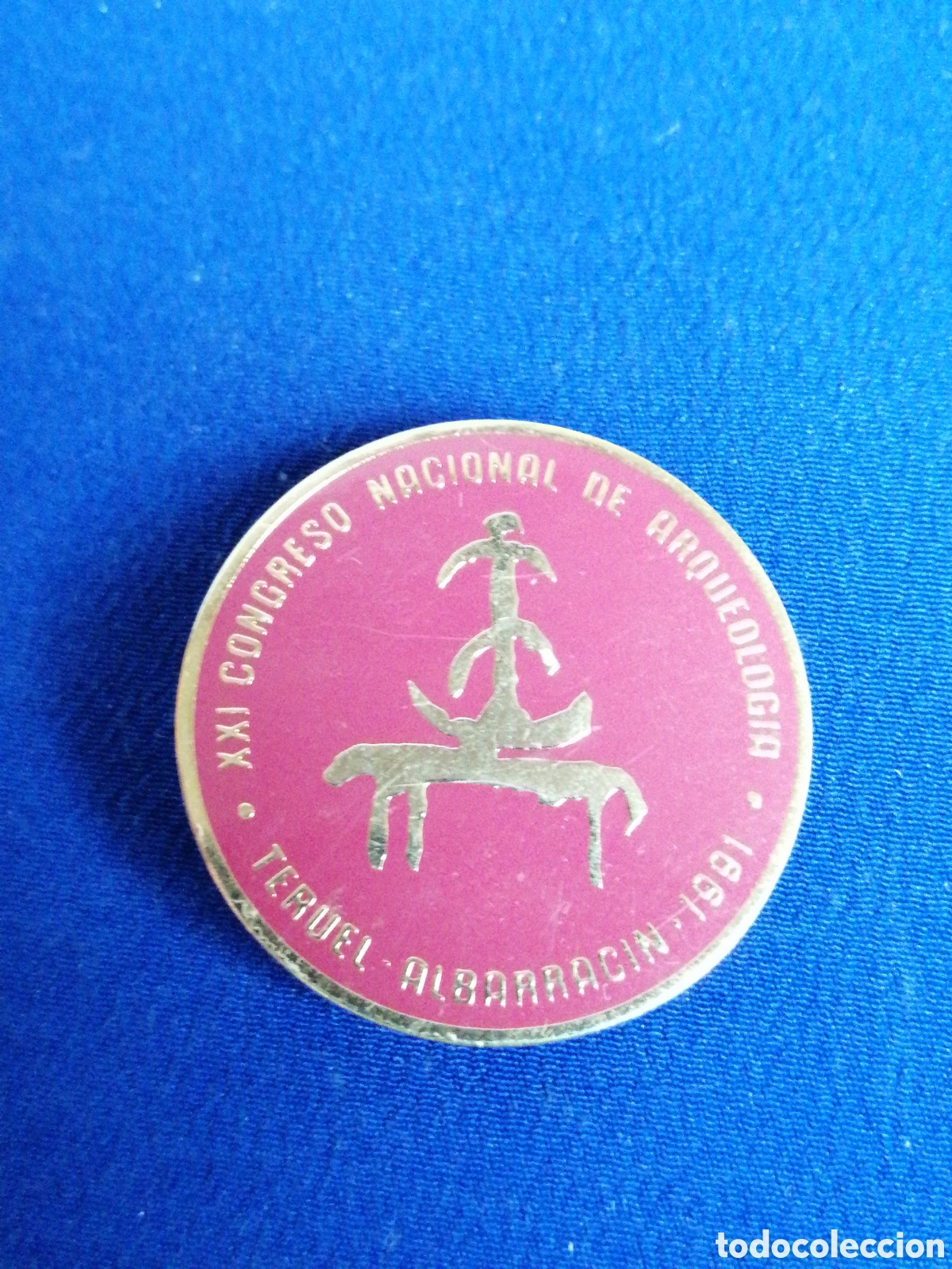 Pins de colecci&oacute;n: CONGRESO NACIONAL DE ARQUEOLOG&Iacute;A XXI - TERUEL ALBARRACIN 1991 INSIGNIA DE ALFILER.
