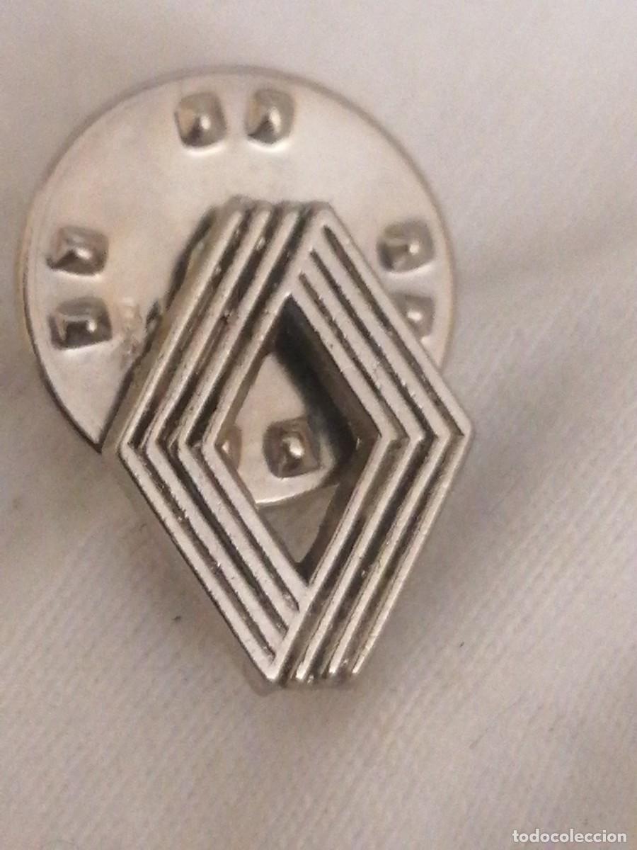 Pins de colecci&oacute;n: Pin escudo Renault antiguo escudo