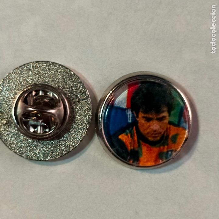 Pins de colecci&oacute;n: pin redondo metal - f&uacute;tbol equipo club Atl&eacute;tico de Madrid JUGADOR