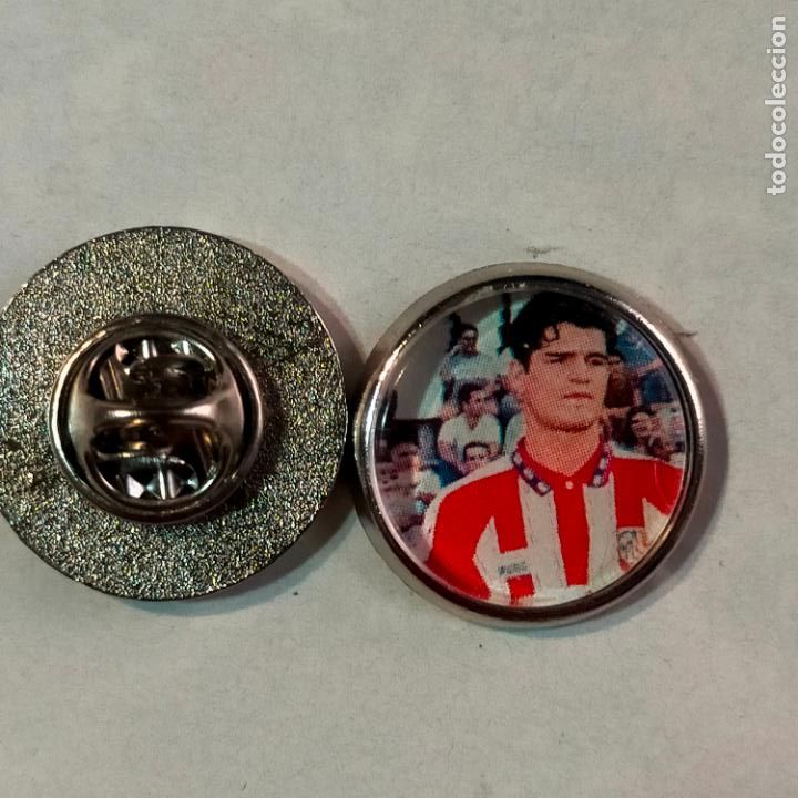 Pins de colecci&oacute;n: pin redondo metal - f&uacute;tbol equipo club Atl&eacute;tico de Madrid JUGADOR