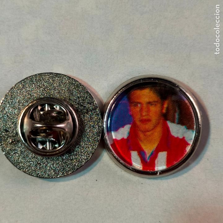 Pins de colecci&oacute;n: pin redondo metal - f&uacute;tbol equipo club Atl&eacute;tico de Madrid JUGADOR