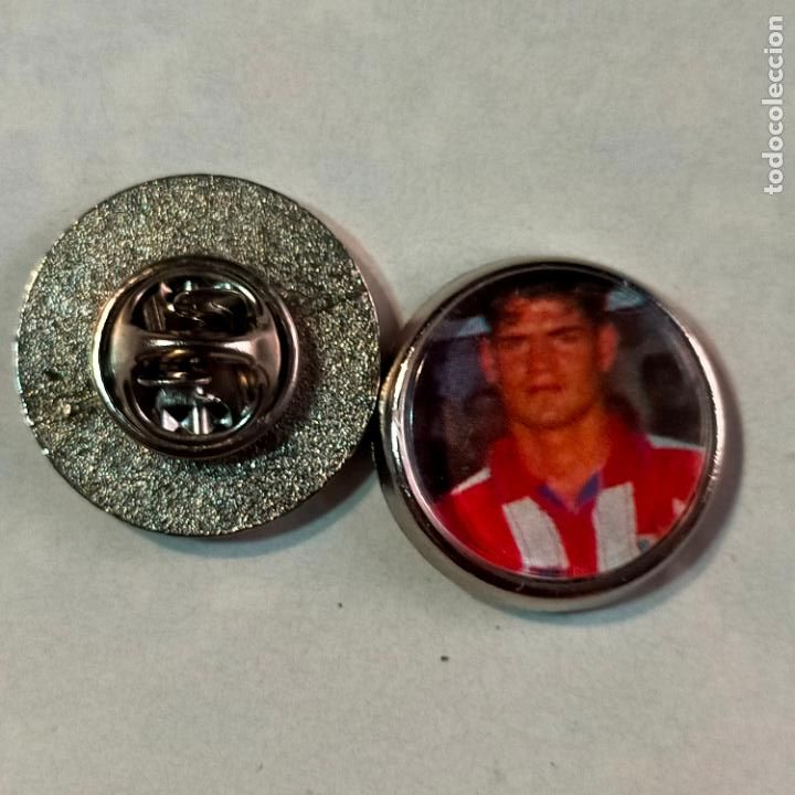 Pins de colecci&oacute;n: pin redondo metal - f&uacute;tbol equipo club Atl&eacute;tico de Madrid JUGADOR