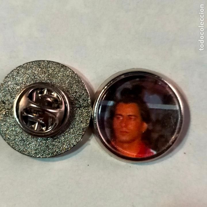 Pins de colecci&oacute;n: pin redondo metal - f&uacute;tbol equipo club Atl&eacute;tico de Madrid JUGADOR