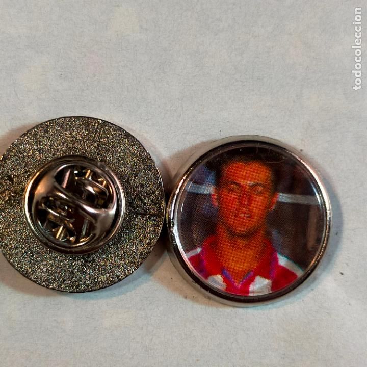 Collection pins: pin redondo metal - f&uacute;tbol equipo club Atl&eacute;tico de Madrid JUGADOR