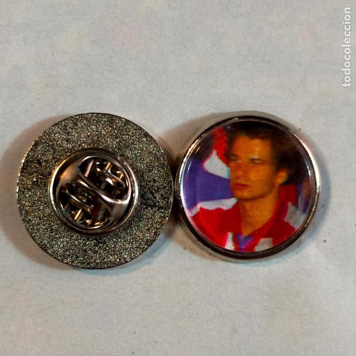 Pins de colecci&oacute;n: pin redondo metal - f&uacute;tbol equipo club Atl&eacute;tico de Madrid JUGADOR