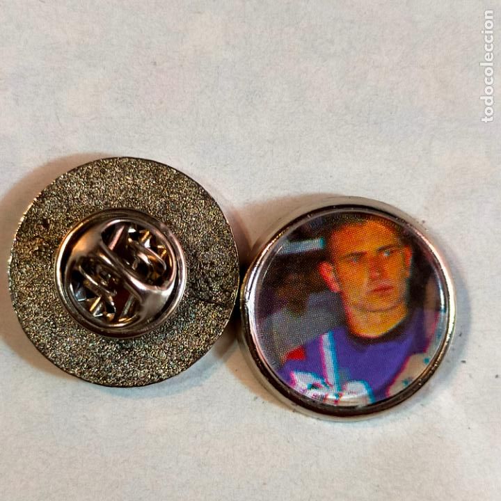 Pins de colecci&oacute;n: pin redondo metal - f&uacute;tbol equipo club Atl&eacute;tico de Madrid JUGADOR