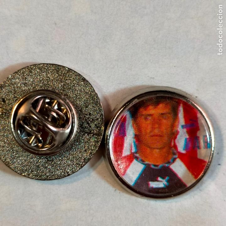 Pins de colecci&oacute;n: pin redondo metal - f&uacute;tbol equipo club Atl&eacute;tico de Madrid JUGADOR