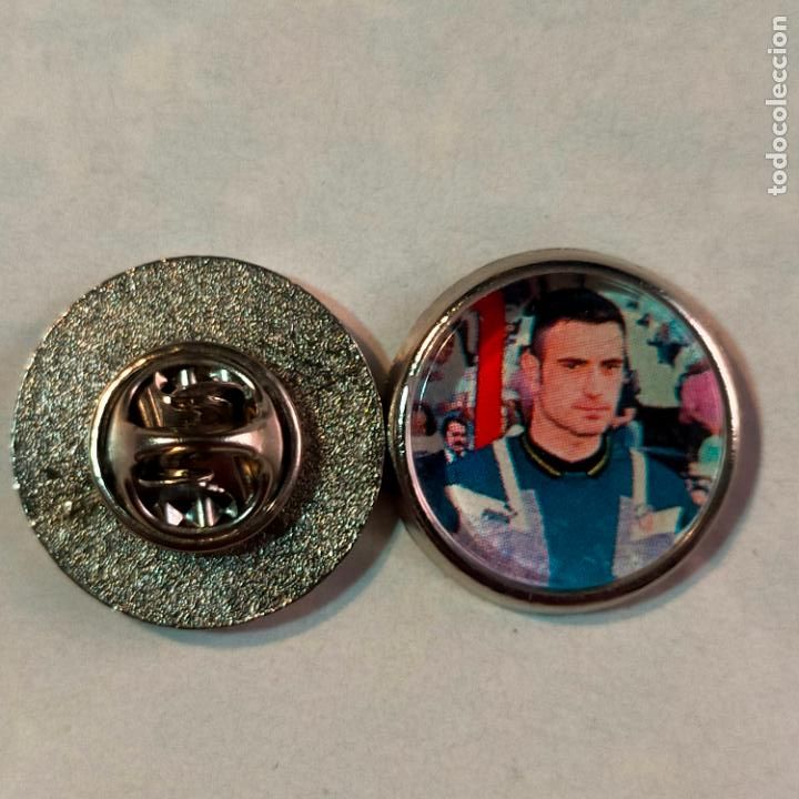 Pins de colecci&oacute;n: pin redondo metal - f&uacute;tbol equipo club Atl&eacute;tico de Madrid JUGADOR