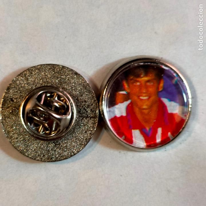 Pins de colecci&oacute;n: pin redondo metal - f&uacute;tbol equipo club Atl&eacute;tico de Madrid JUGADOR