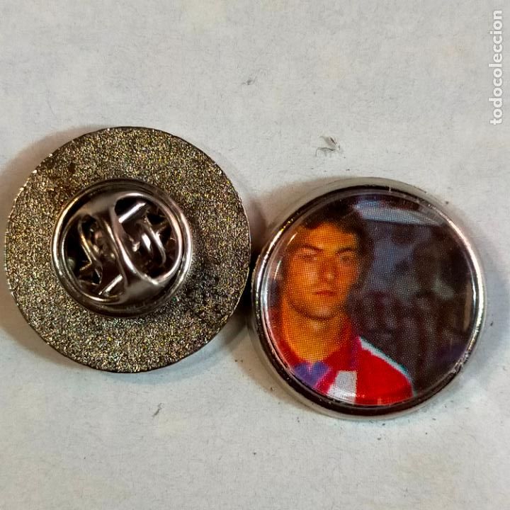 Pins de colecci&oacute;n: pin redondo metal - f&uacute;tbol equipo club Atl&eacute;tico de Madrid JUGADOR