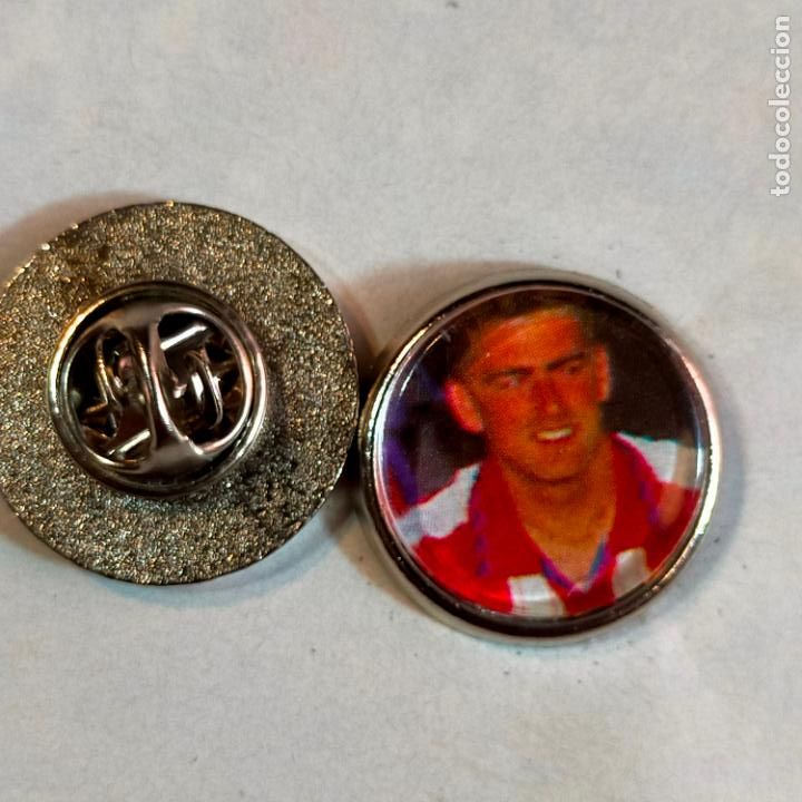Pins de colecci&oacute;n: pin redondo metal - f&uacute;tbol equipo club Atl&eacute;tico de Madrid JUGADOR