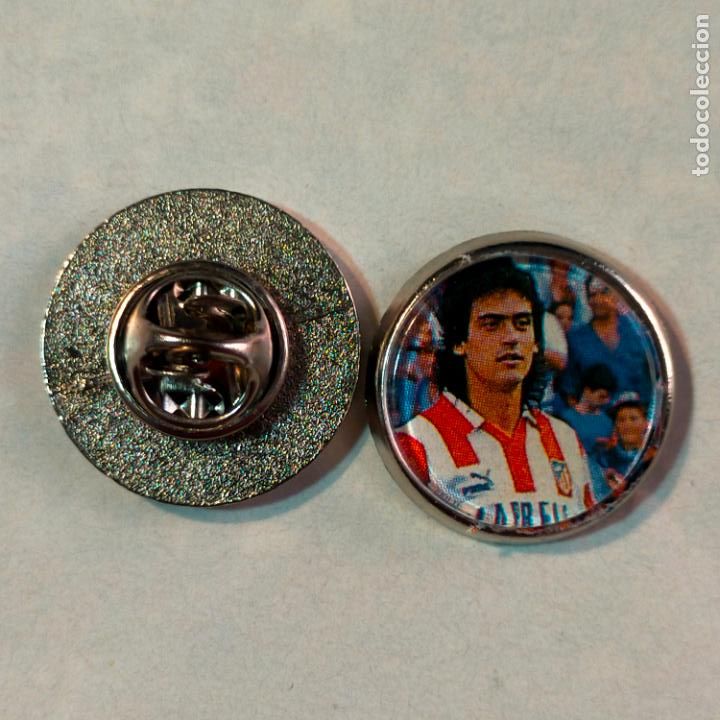 Pins de colecci&oacute;n: pin redondo metal - f&uacute;tbol equipo club Atl&eacute;tico de Madrid JUGADOR