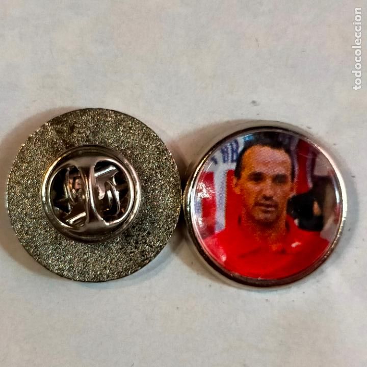 Pins de colecci&oacute;n: pin redondo metal - f&uacute;tbol equipo club Atl&eacute;tico de Madrid JUGADOR