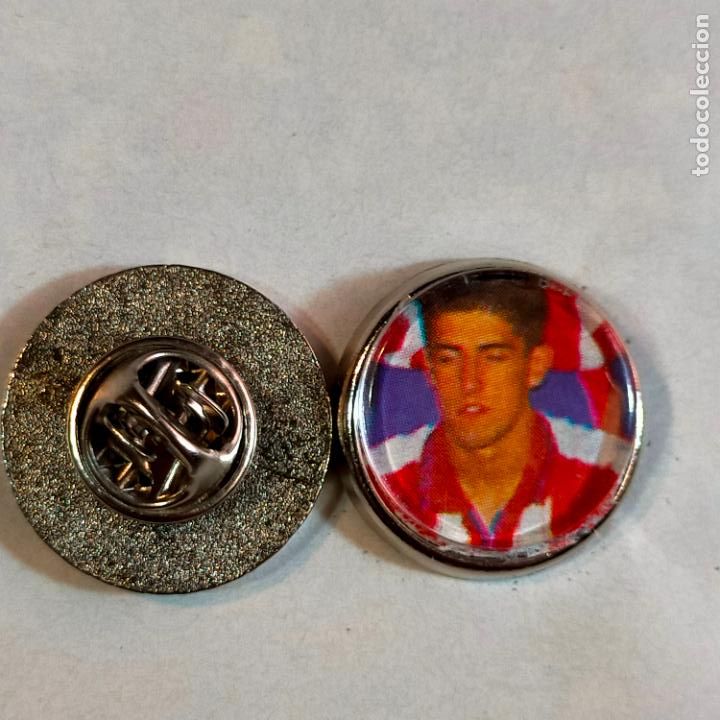 Pins de colecci&oacute;n: pin redondo metal - f&uacute;tbol equipo club Atl&eacute;tico de Madrid JUGADOR