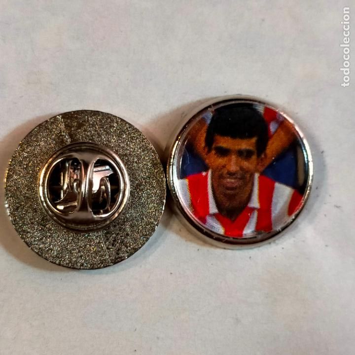 Pin's de collection: pin redondo metal - f&uacute;tbol equipo club Atl&eacute;tico de Madrid JUGADOR