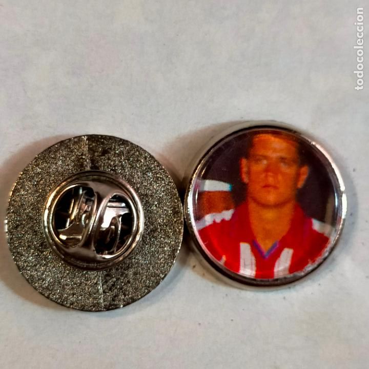 Pins de colecci&oacute;n: pin redondo metal - f&uacute;tbol equipo club Atl&eacute;tico de Madrid JUGADOR