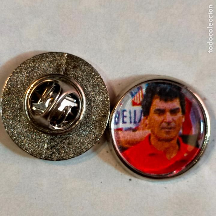 Pins de colecci&oacute;n: pin redondo metal - f&uacute;tbol equipo club Atl&eacute;tico de Madrid JUGADOR