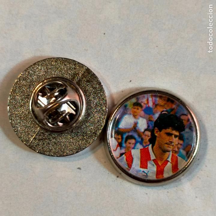 Pins de colecci&oacute;n: pin redondo metal - f&uacute;tbol equipo club Atl&eacute;tico de Madrid JUGADOR