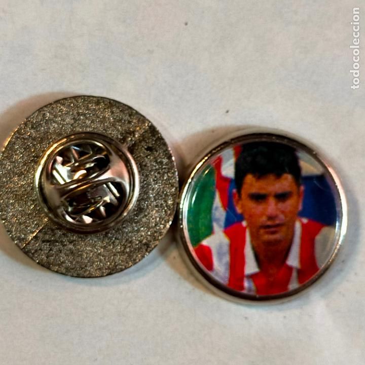 Pins de cole&ccedil;&atilde;o: pin redondo metal - f&uacute;tbol equipo club Atl&eacute;tico de Madrid JUGADOR