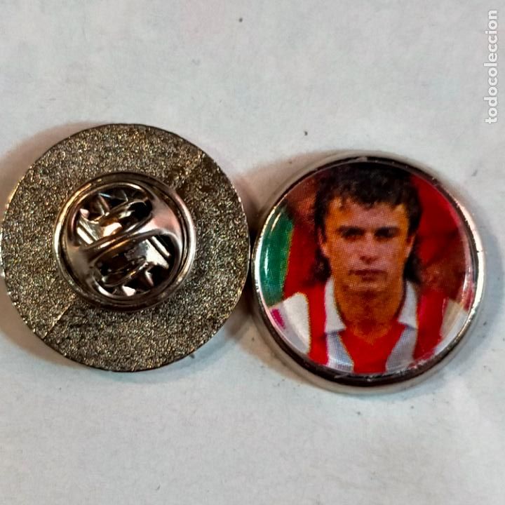 Pins de colecci&oacute;n: pin redondo metal - f&uacute;tbol equipo club Atl&eacute;tico de Madrid JUGADOR