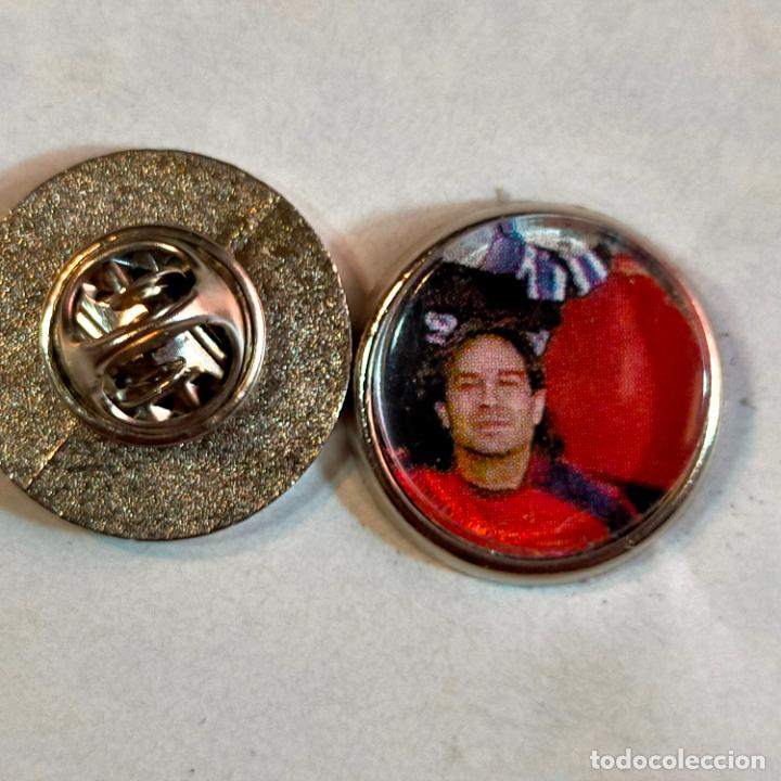 Pin's de collection: pin redondo metal - f&uacute;tbol equipo club ATLETICO OSASUNA JUGADOR