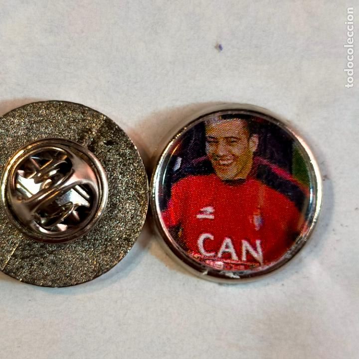 Pins de colecci&oacute;n: pin redondo metal - f&uacute;tbol equipo club ATLETICO OSASUNA JUGADOR