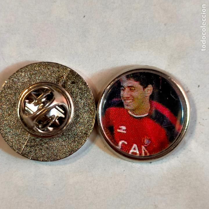Collection pins: pin redondo metal - f&uacute;tbol equipo club ATLETICO OSASUNA JUGADOR