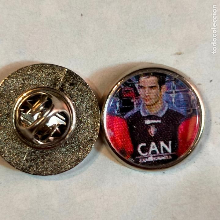 Pins de colecci&oacute;n: pin redondo metal - f&uacute;tbol equipo club ATLETICO OSASUNA JUGADOR