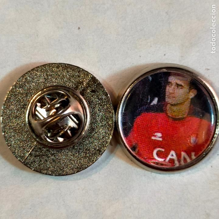 Pins de colecci&oacute;n: pin redondo metal - f&uacute;tbol equipo club ATLETICO OSASUNA JUGADOR