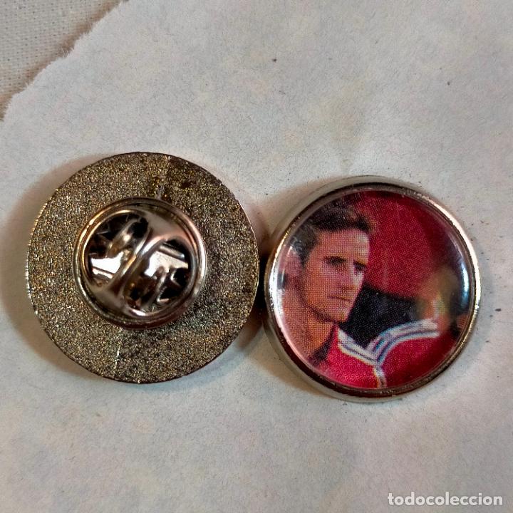 Pins de colecci&oacute;n: pin redondo metal - f&uacute;tbol equipo club ATLETICO OSASUNA JUGADOR