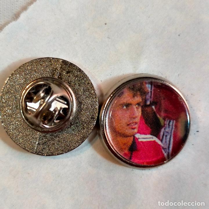 Pins de colecci&oacute;n: pin redondo metal - f&uacute;tbol equipo club ATLETICO OSASUNA JUGADOR