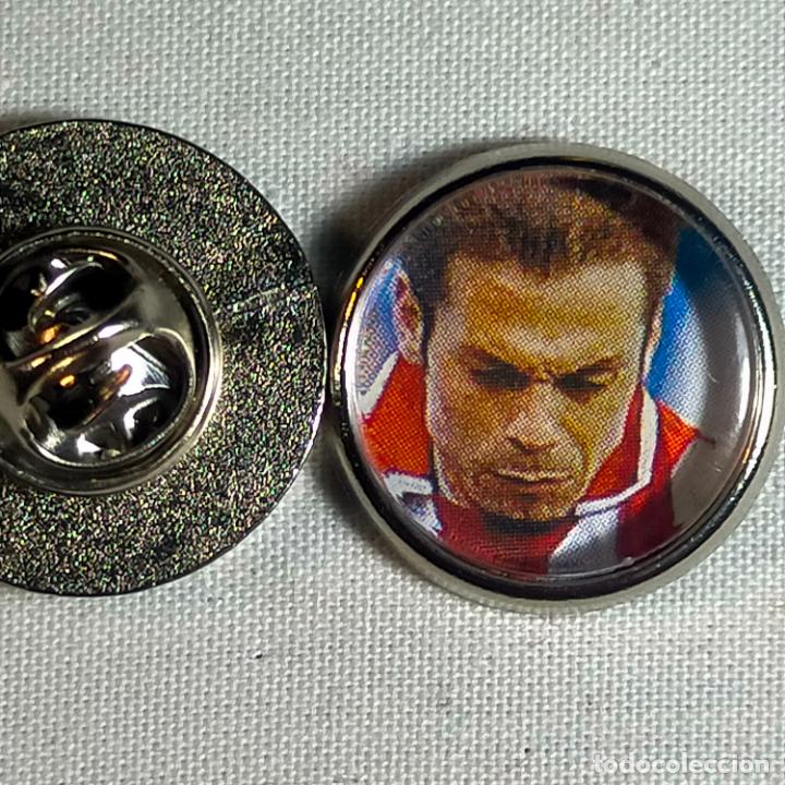 Pin's de collection: pin redondo metal - f&uacute;tbol equipo club Atl&eacute;tico de Madrid JUGADOR