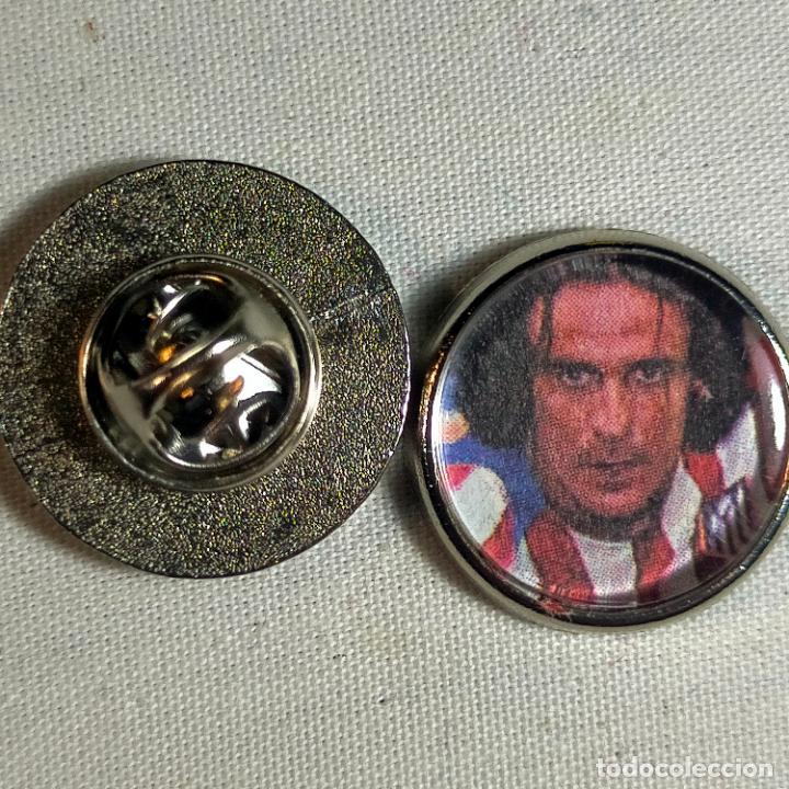 Pins de colecci&oacute;n: pin redondo metal - f&uacute;tbol equipo club Atl&eacute;tico de Madrid JUGADOR