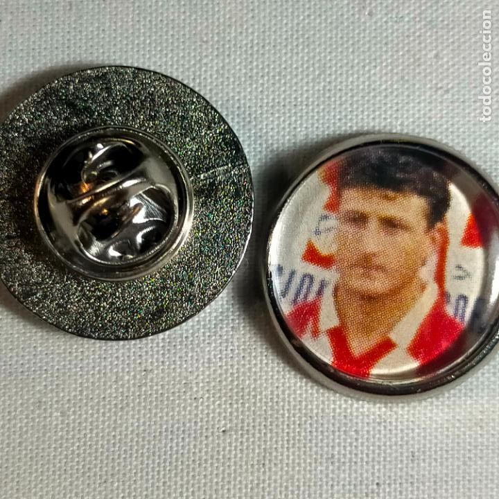 Pins de colecci&oacute;n: pin redondo metal - f&uacute;tbol equipo club Atl&eacute;tico de Madrid JUGADOR