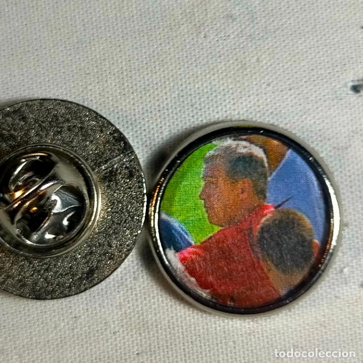 Pins de colecci&oacute;n: pin redondo metal - f&uacute;tbol equipo club Atl&eacute;tico de Madrid JUGADOR
