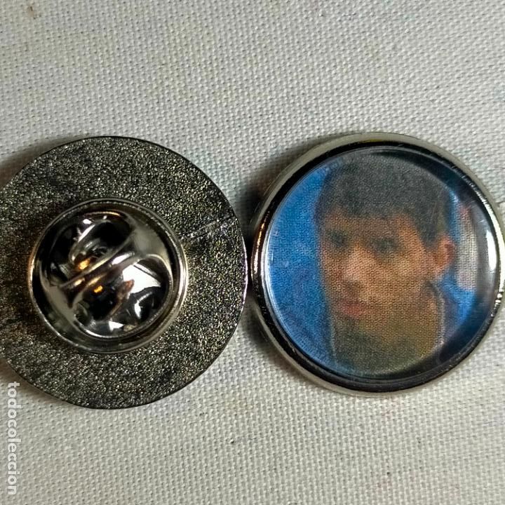 Pins de colecci&oacute;n: pin redondo metal - f&uacute;tbol equipo club Atl&eacute;tico de Madrid JUGADOR