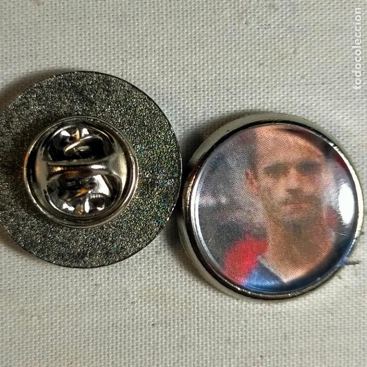 Pins de cole&ccedil;&atilde;o: pin redondo metal - f&uacute;tbol equipo club Atl&eacute;tico de Madrid JUGADOR