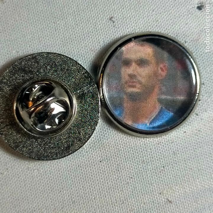 Pin's de collection: pin redondo metal - f&uacute;tbol equipo club Atl&eacute;tico de Madrid JUGADOR