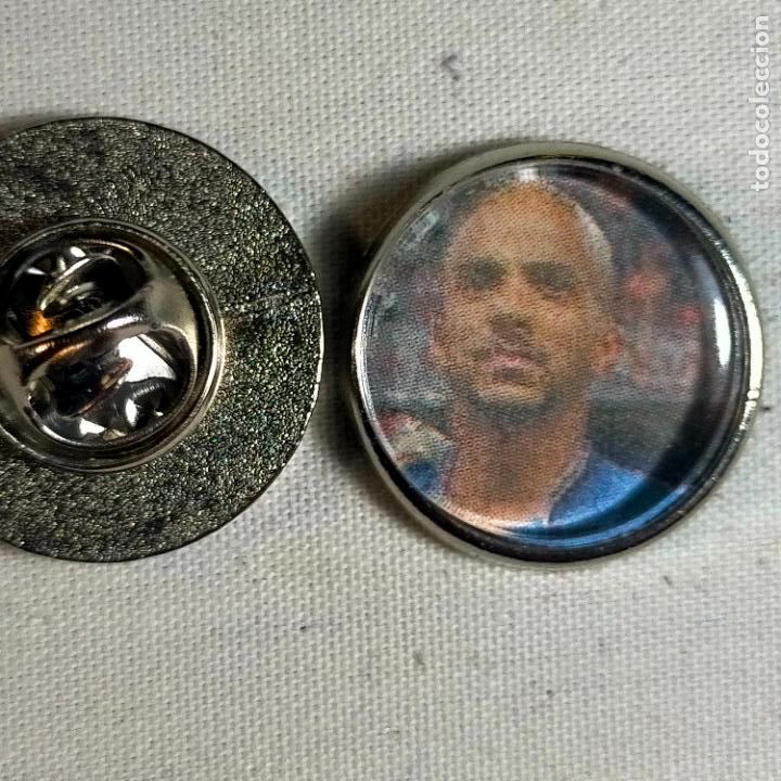 Pins de colecci&oacute;n: pin redondo metal - f&uacute;tbol equipo club Atl&eacute;tico de Madrid JUGADOR