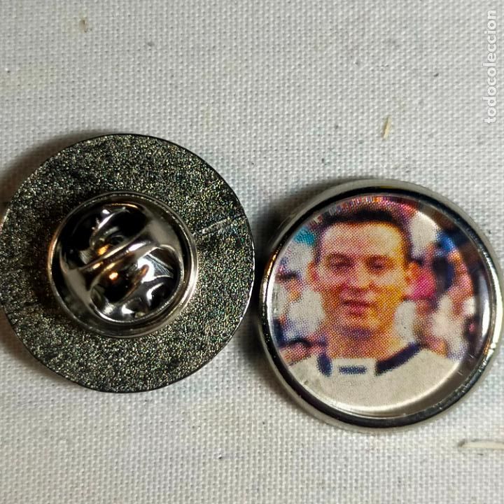 Pins de colecci&oacute;n: pin redondo metal - f&uacute;tbol equipo club Atl&eacute;tico de Madrid JUGADOR