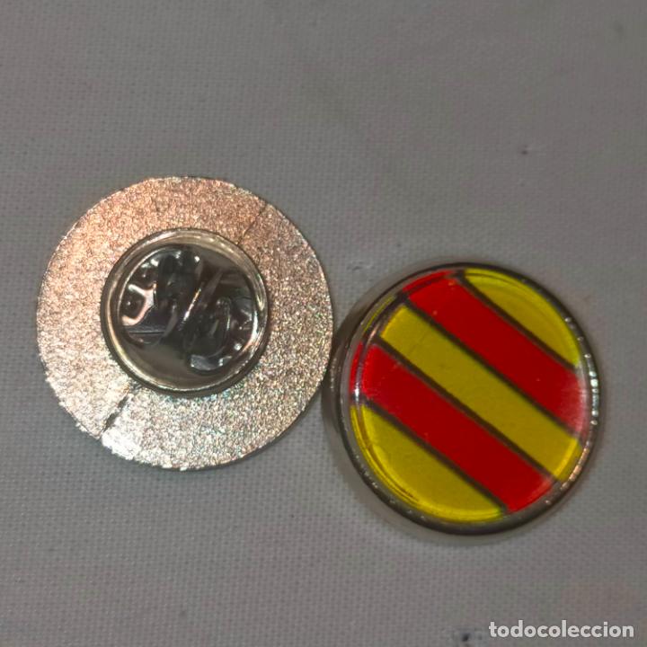 Pins de colecci&oacute;n: pin redondo metal - f&uacute;tbol equipo club deportivo Castell&oacute;n JUGADOR escudo