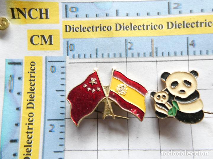 Pins de cole&ccedil;&atilde;o: 2 INSIGNIAS BROCHE ALFILER. &Aacute;MBITO EXPO 92 1992 SEVILLA? CHINA PANDA BANDERAS. NO PIN