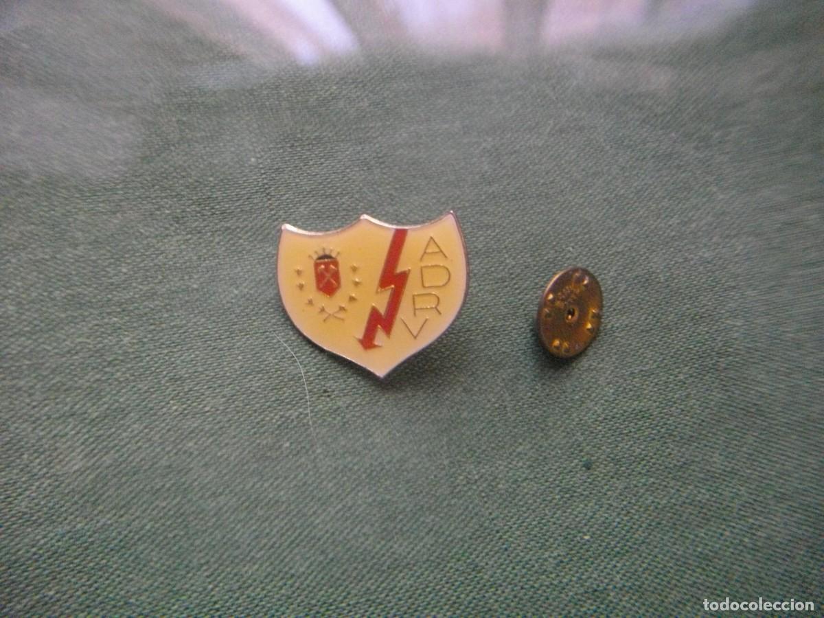 Pin's de collection: PRECIOSO PIN - RAYO VALLECANO - EL DE LA FOTO VER TODOS MIS LOTES DE PINS